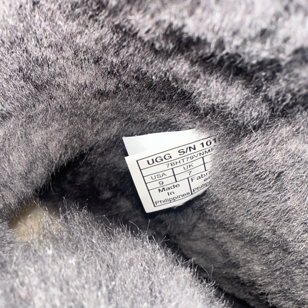 Ugg Bailey Button - image 5